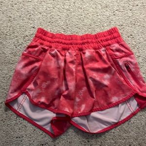 Lululemon rare tracker shorts size 6